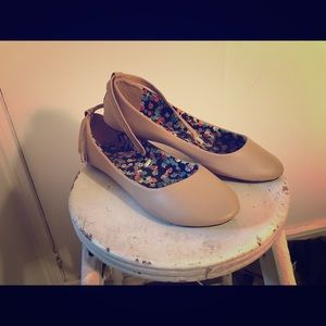 Beige ballet-style flats